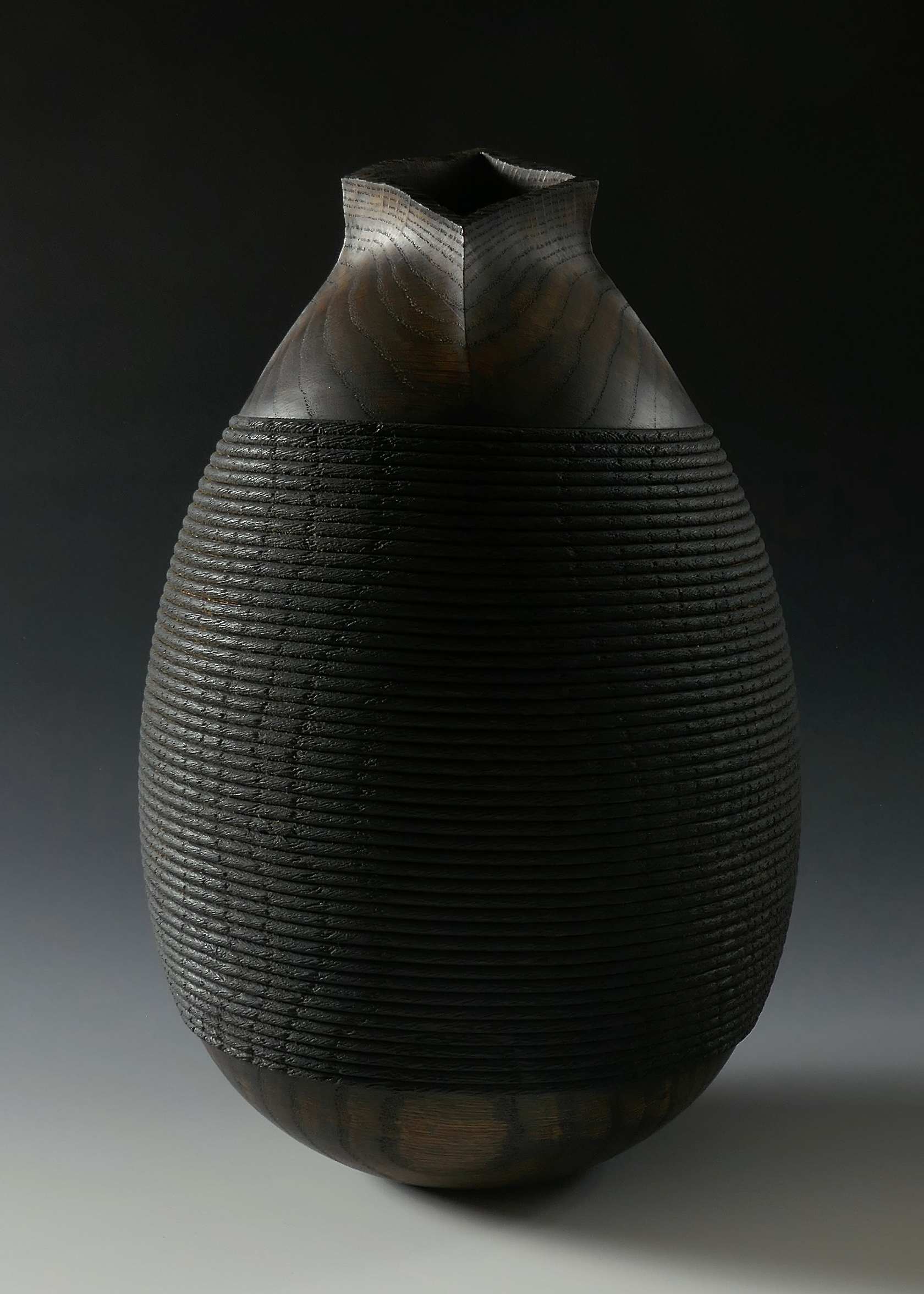 Vase cordé